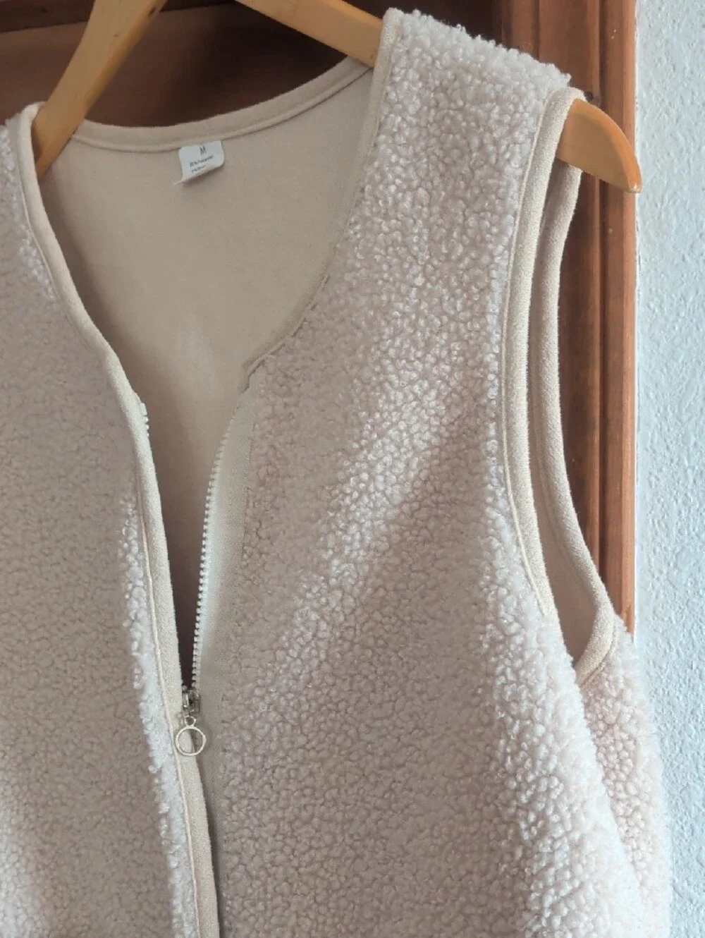 Women’s Cream Sherpa Zip Vest - Picture 4 of 5